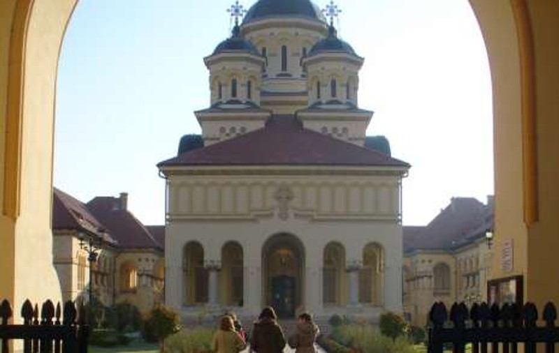 ACHIZIŢIE DE LUX pentru Catedrala din Alba Iulia: mochetă de 16.000 de euro!