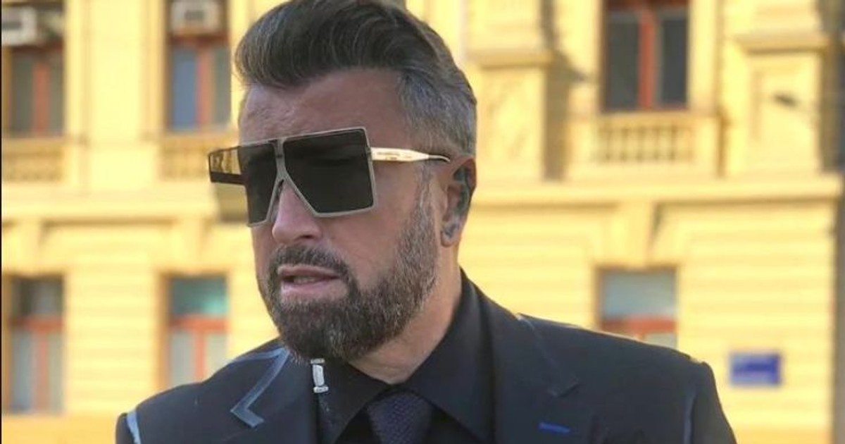 Cătălin Botezatu ia atitudine în scandalul iscat de Bianca Drăgușanu la Asia Express. "Dacă era Sfânta Filofteia n-o băga nimeni în seamă. Ce, ăştia care s-au luat de ea nu înjură?"