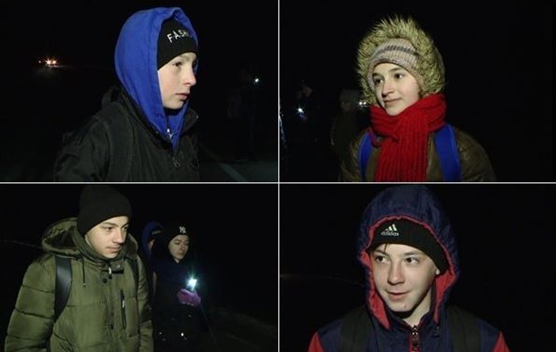 Copiii care merg pe jos prin două județe, noaptea pe câmp, pentru a ajunge la școală: ”Pe cei mai mititei îi luăm în paza noastră”