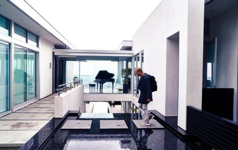 FOTO | Casa lui Avicii din California, vândută la 4 luni după ce muzicianul s-a sinucis. Suma obținută e uriașă