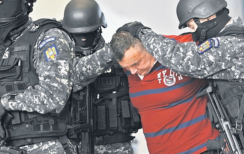 Clămparu, șef și din pușcărie