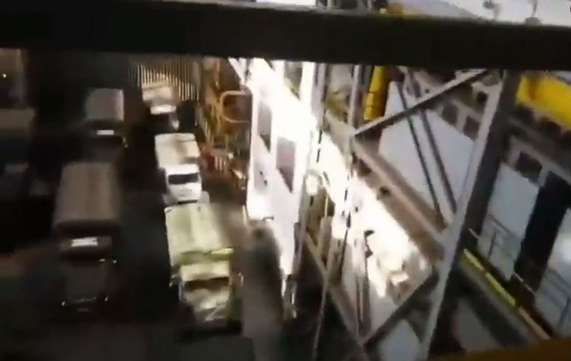 Vehicule militare rusești, filmate în apropierea unui reactor nuclear, în interiorul centralei de la Zaporojie