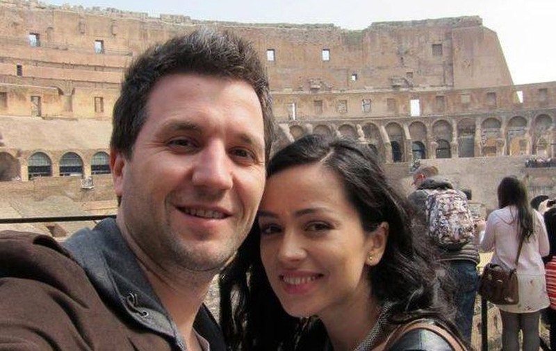Formează unul dintre cele mai SUDATE cupluri din showbiz şi se iubesc la fel ca în prima zi! IMAGINI DE COLECŢIE CU MIRII OLIVIA STEER ŞI ANDI MOISESCU! 