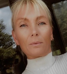 Mica Hallberg.