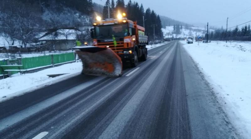 În Neamț se intervine cu utilaje de deszăpezire