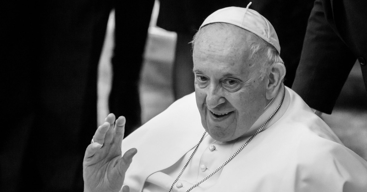 Papa Francisc a murit luni, 21 aprilie, în a doua zi de Paște. El avea 88 de ani şi supravieţuise recent unei crize grave de pneumonie dublă