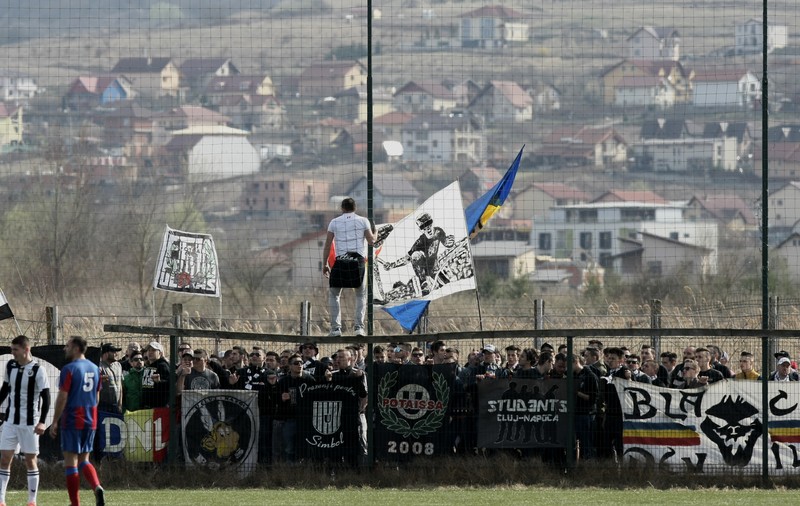 Șeful FRF, Răzvan Burleanu, a văzut cu ochii lui ce înseamnă spiritul U Cluj. ”Șepcile roșii” au făcut spectacol cu ”Steaua” | FOTO&VIDEO