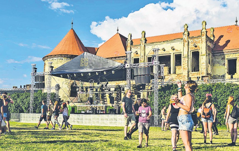 Unul din cele mai mari festivaluri din România începe astăzi