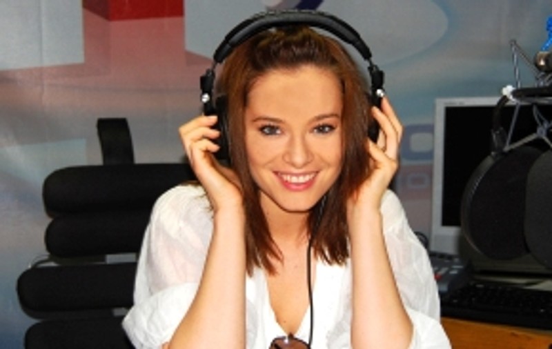 Laura Cosoi face topul la Radio InfoPro!