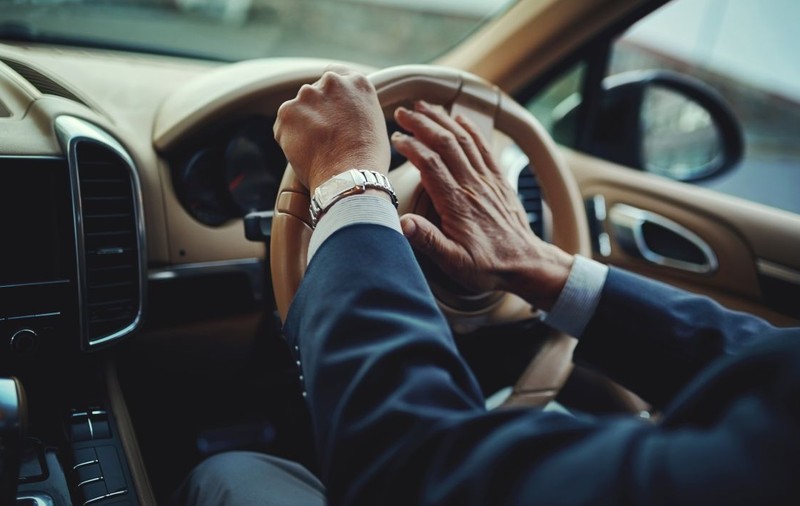 Șoferul unei bănci a fost concediat cu puțin timp înainte de pensionare și a rămas șomer, fără șanse de angajare