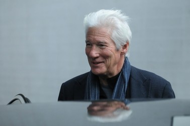 epa08006032 US actor Richard Gere leaves the Polish Sejm (lower house of parliament) headquarters after his visit, in Warsaw, Poland, 18 November 2019. Richard Gere is an advocate for human rights in Tibet. EPA-EFE/Pawel Supernak POLAND OUT