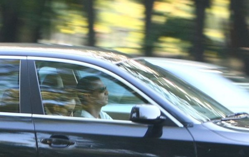 AMALIA NĂSTASE s-a făcut mică în maşină cu iubitul! | FOTO
