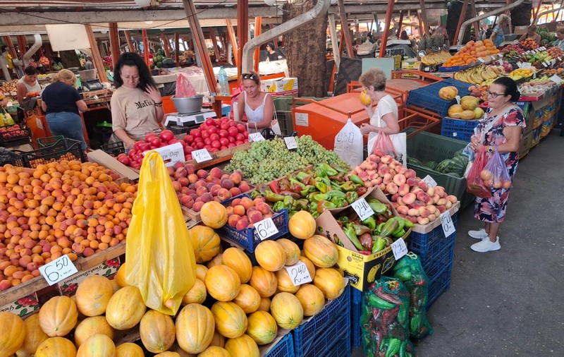 Experiment Libertatea. Cum sunt preţurile la alimente în Bulgaria faţă de România, în pieţe şi la hipermarket. Marile surprize de la raft