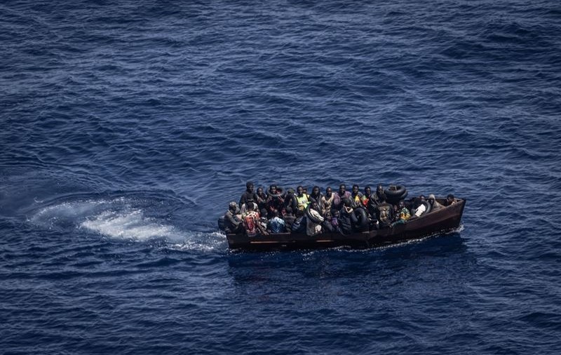 Până în 90 de migranți au fost salvați de la bordul unei ambarcațiuni în largul insulelor Canare