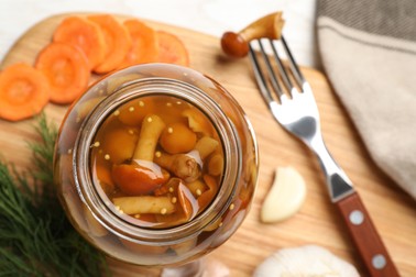 Ghebe marinate la borcan
