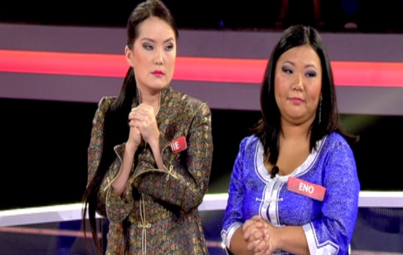 Două mongole îi fac probleme lui Dan Negru