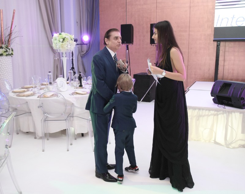 FOTO EXCLUSIV/ Nobil, nobil, dar tot copil! Prințul Carol Ferdinand a făcut ravagii la un eveniment monden