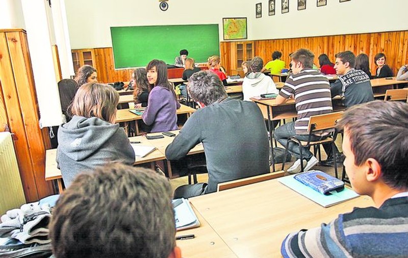 Profesori, din toamnă vi se pregăteşte ceva! Faci meditaţii cu elevii tăi? Vei fi dat afară din şcoală!
