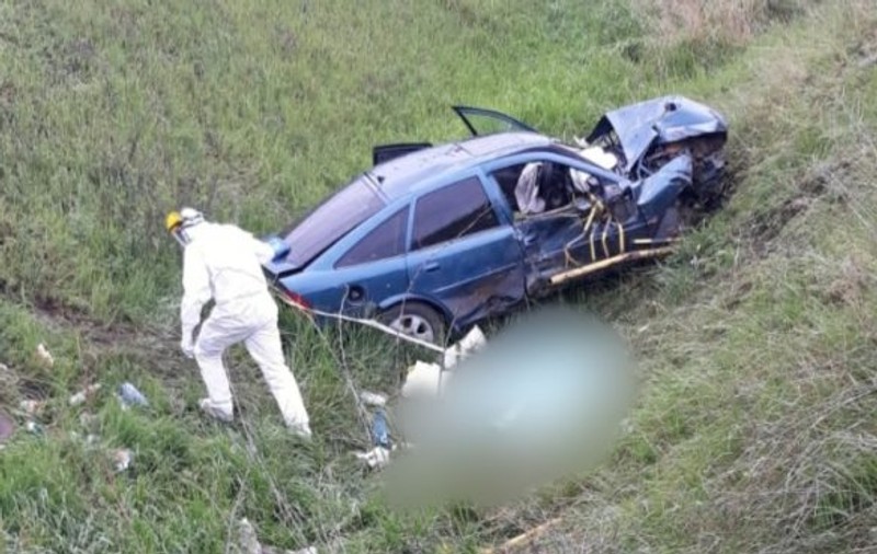 Accident mortal în Slatina. O tânără de 19 ani a murit, după ce șoferul a intrat cu mașina într-un cap de pod