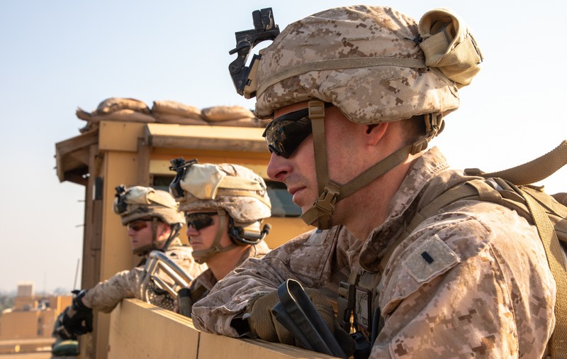NATO anunță că suspendă operațiunile de antrenament din Irak, dar nu renunță la misiunea din această țară