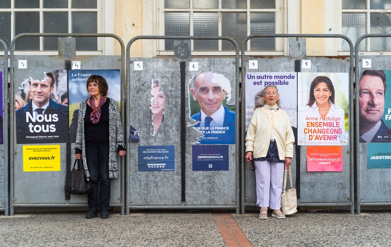Ce arată ultimul sondaj făcut înaintea alegerilor prezidențiale din Franța despre distanța dintre Macron și Le Pen