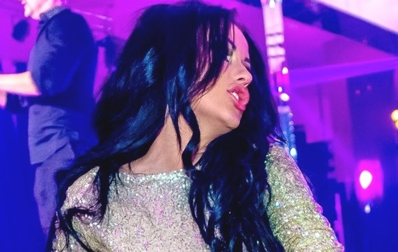 CE A FĂCUT DANIELA CRUDU LÂNGĂ SCENĂ, la un concert. Toată lumea SE UITA LA EA | FOTO