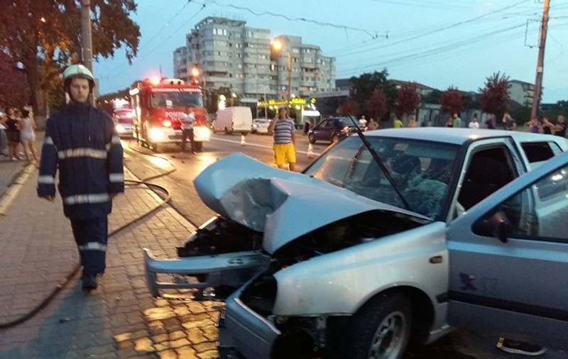 Accident în Timișoara. A vrut să intre cu mașina într-un grup de prostituate, dar și-a rănit prietenii