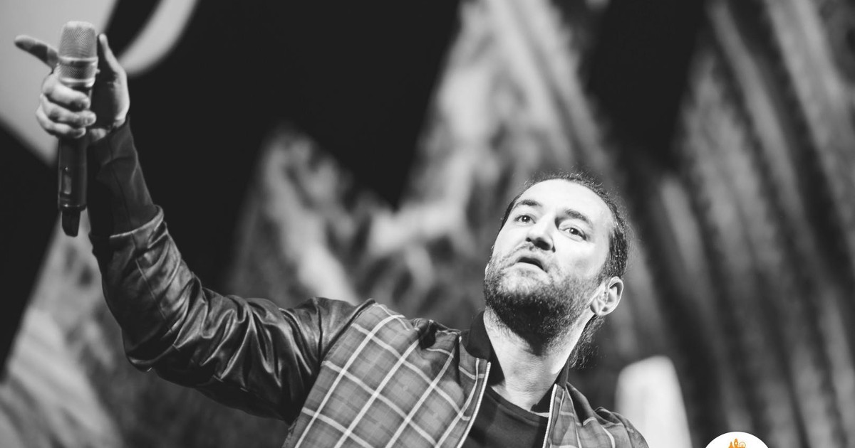 Cum a fost surprinsă Gina Pistol la un concert de-al lui Smiley. Îl susține din public | FOTO