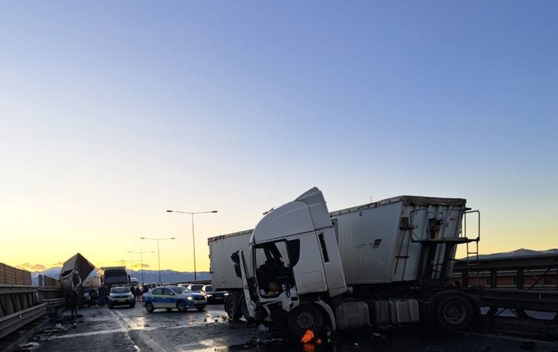 Accident cu nouă victime pe Autostrada A 1 Sibiu - Deva. A fost activat Planul roșu de intervenție