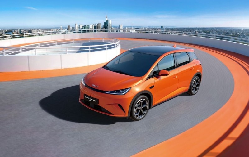 BYD a lansat în România mașina hibrid Dolphin G, cu o autonomie de 1.000 km. Cât costă autoturismul și cât consumă