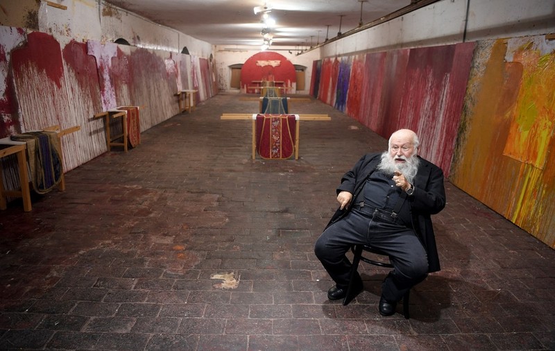 Un român a furat tablouri de jumătate de milion de euro de la un pictor austriac celebru, căruia i-a fost grădinar mai mulți ani