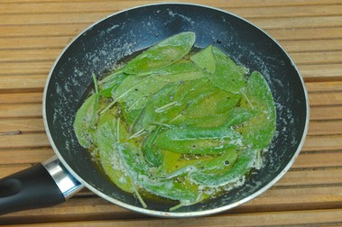 Salvie prajita in unt
