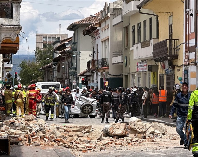 Cutremur puternic în Ecuador. Cel puţin 15 oameni au murit. Autoritățile se tem că sunt victime sub clădirile prăbușite