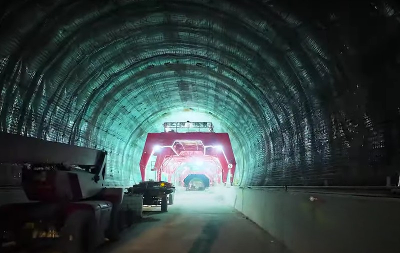 Imagini unice din primul tunel de autostradă din România. Cum a fost construit