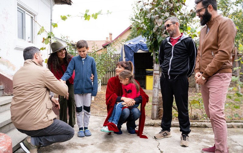 Povestea emoționantă care l-a impresionat pe Dragoș Bucur. Doi copii au rămas fără părinți, după ce mama lor a fost înjunghiată