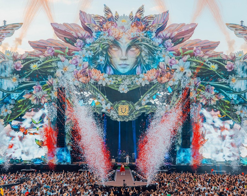 Câți oameni au fost la UNTOLD 2024, în prima zi de festival. Irina Rimes a fost invitată pe scenă de Steve Aoki