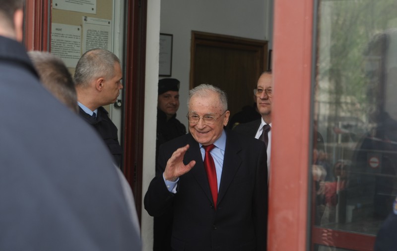 Iliescu, lovitură pentru Dragnea în scandalul cu SPP: ”Serviciul de Protecţie şi Pază este în slujba statului român, nu în slujba unui lider politic sau a altuia”