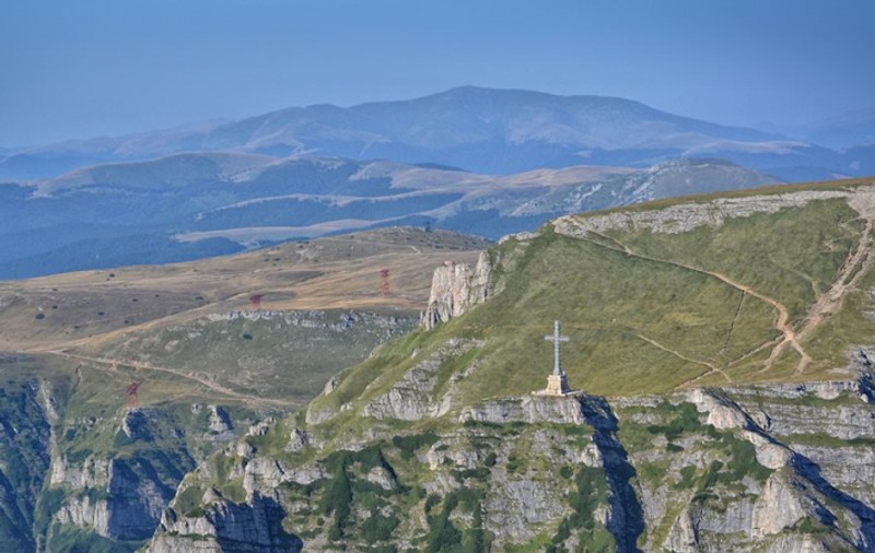 Crucea de pe Caraiman intră de azi în renovare. Lucrările care vor fi executate în acest an