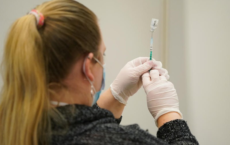 Germani injectați cu ser fiziologic, după ce o asistentă a ascuns că a spart un flacon de Pfizer