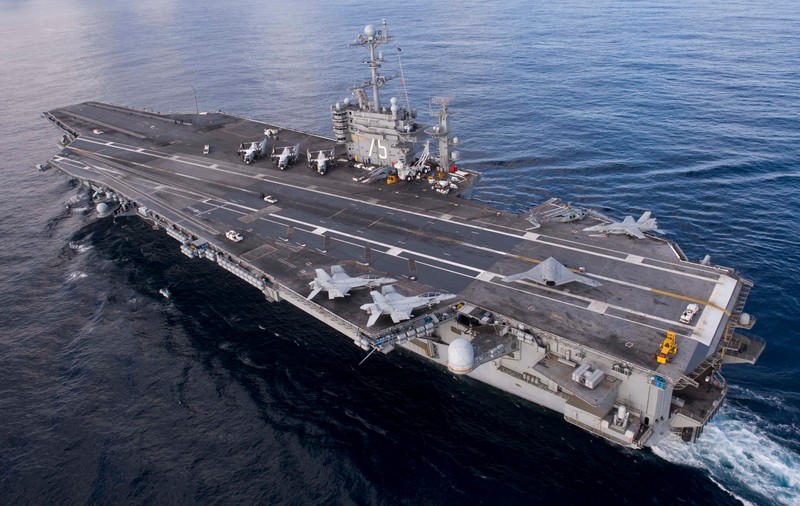 12 nave de război americane se îndreaptă către Siria. Este cea mai mare concentrare de forțe de la invazia din Irak