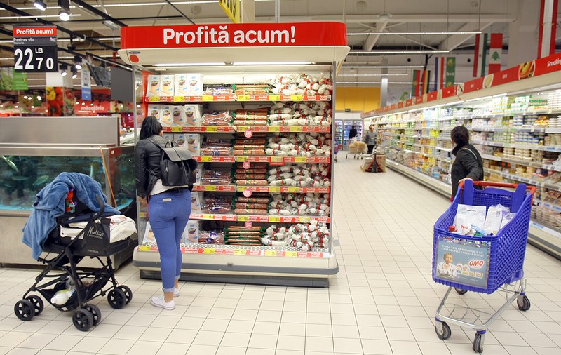 Cel mai slab leu din istorie: euro a depășit pragul de 4,67 lei, după introducerea taxelor de către Guvern. Ce scumpiri vin în urma sa