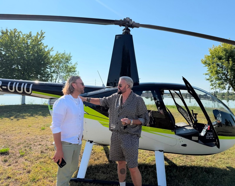 Cătălin Botezatu, cu elicopterul plin de bagaje și fructe, la Bacău: „Nu e o fiță”