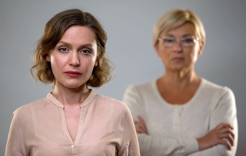 IN A RELATIONSHIP | Stiluri parentale și politici de stat: “Nu îmi dau seama cum am ajuns să fac exact aceleași lucruri pe care le uram la mama/tata!”