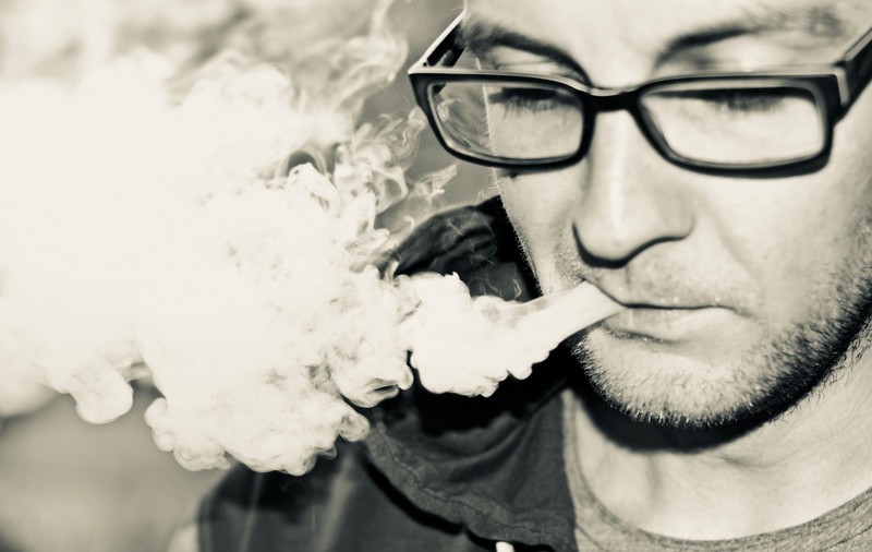 Un american a murit după ce țigara electronică i-a explodat în față