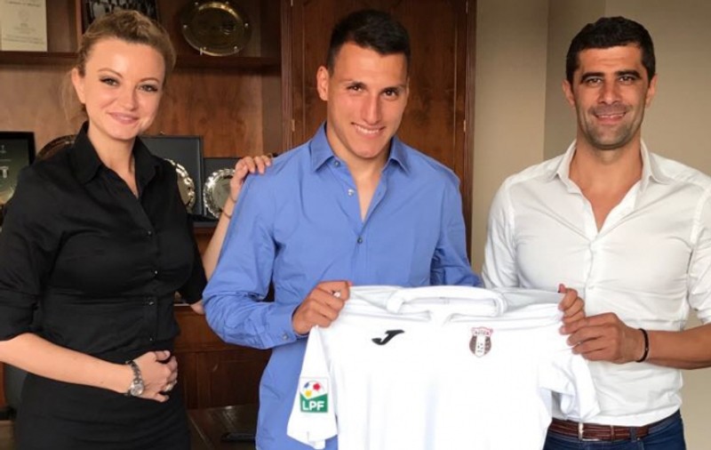 Fundașul muntenegrean Risto Radunovici va fi dat afară din lot de patronul Astrei Giurgiu după gafele din meciul cu CFR Cluj. Reacția impresarului: ”A greșit, se întâmplă! Dar de aici pâna la suspiciuni de genul asta, e cale lungă”