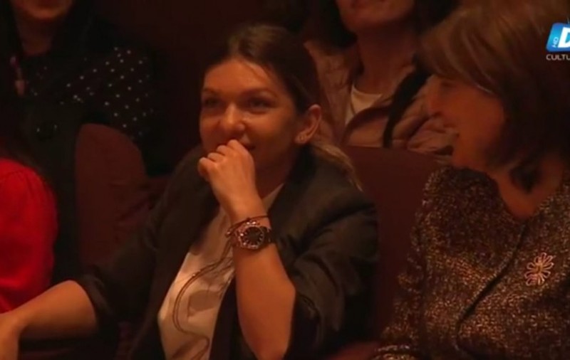 Simona Halep a dansat și a cântat la festivalul machidonesc ”Primuveara Armânjilor” | VIDEO