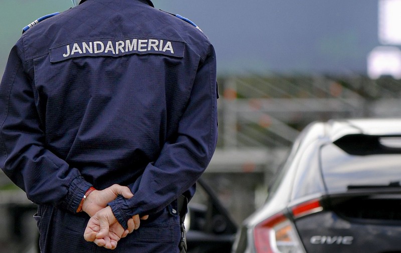 Jandarmul care și-a amenințat superiorii că le dă „câte o boabă la fiecare” a scăpat cu un avertisment. „A avut o răbufnire nervoasă”