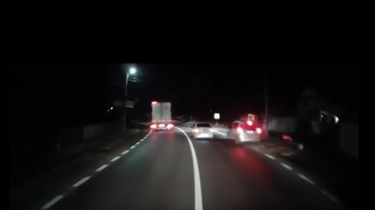 Șoferul de TIR, sancționat pentru conducere agresivă.