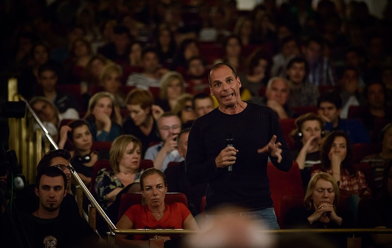 Fostul ministru grec Varoufakis a avut o altercație cu un polițist francez pe aeroportul din Paris