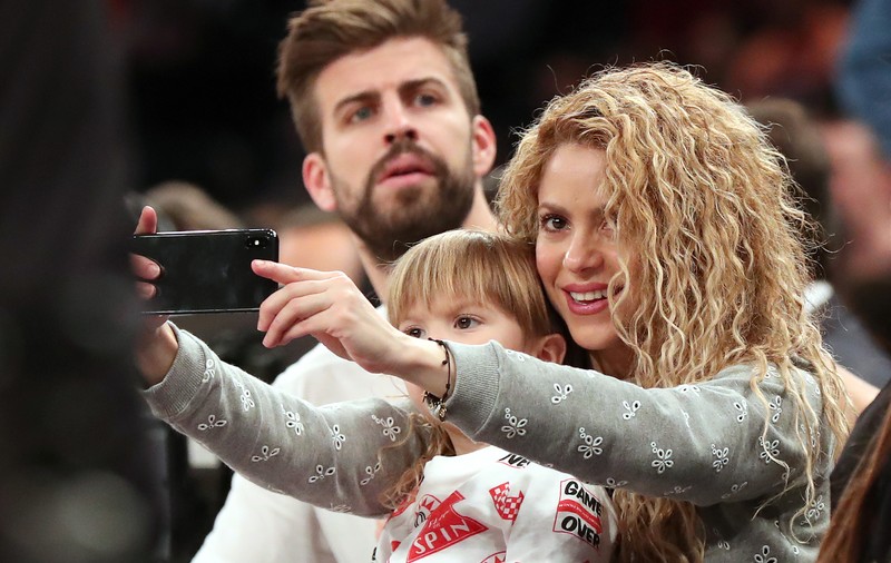 Shakira și Pique infirmă zvonurile privind despărțirea printr-o fotografie de la o cină romantică